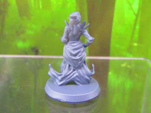 Modellino donna vampiro reale mini miniature stampata in 3D resina modellata in 3D scala 28/32 mm - Foto 3 di 5