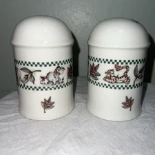 Vintage Disney Classic Winnie the Pooh Salt & Pepper Shakers Green Gingham