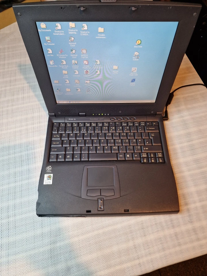 Acer Travelmate 202T Vtg Laptop Win ME Celeron 650MHz 12.1" Power On Tested - Image 2 of 4