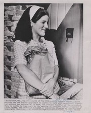 1966 Luci Johnson Nugent Austin Home 8x10 Rare Vintage Original Press Photo