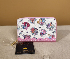 Cartera Loungefly Disney Princesa Tatuaje Arte AOP Floral Cremallera Alrededor NUEVA