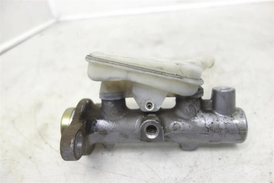 Cilindro maestro de refuerzo de freno Nissan Quest 2004-2009 46010-Ck000 Foto 4 de 4