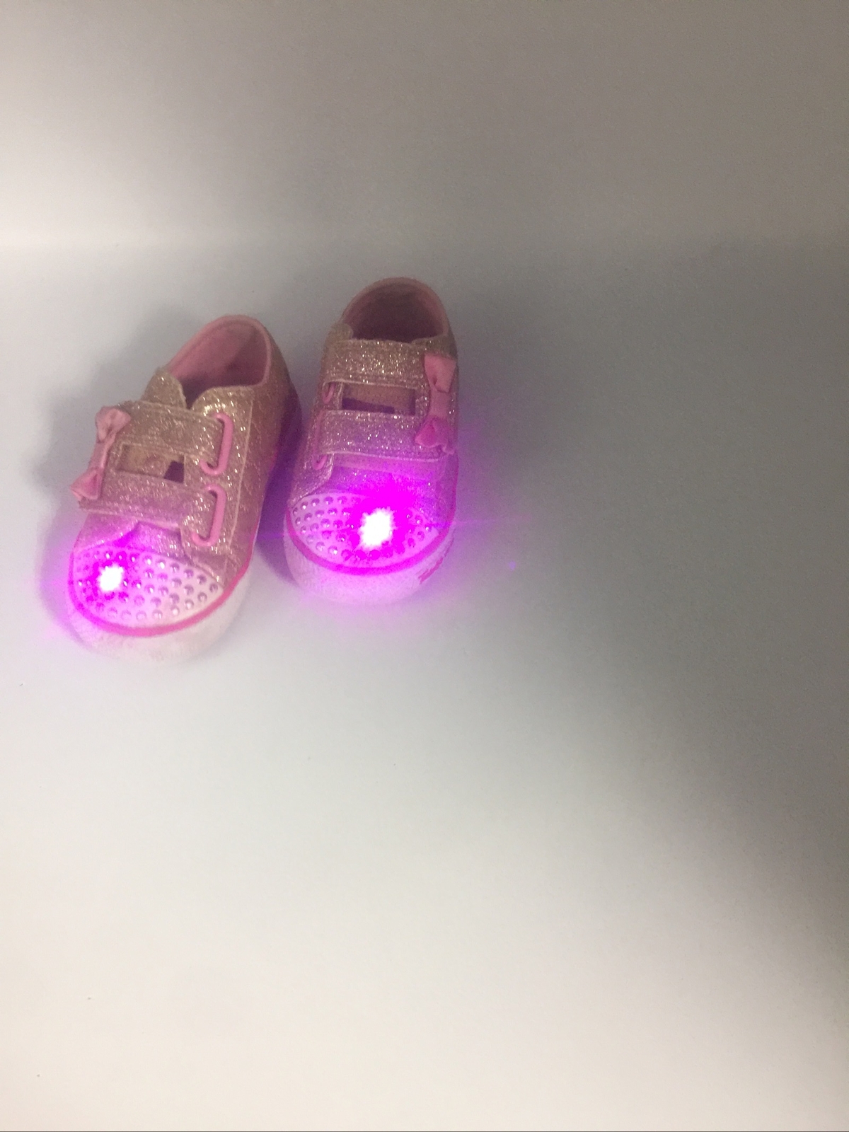 Skechers Twinkle Toes Girls/toddler Shoes Size 7 Pink with bows & Blinky Lights-image