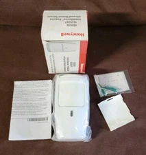 Honeywell IS2535 Motion Detector White Pet Immunity To 80lbs