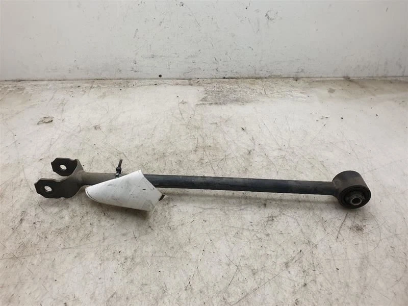 95-04 BRAZO DE CONTROL INFERIOR TRASERO LADO PASAJERO TOYOTA AVALON  Foto 3 de 4