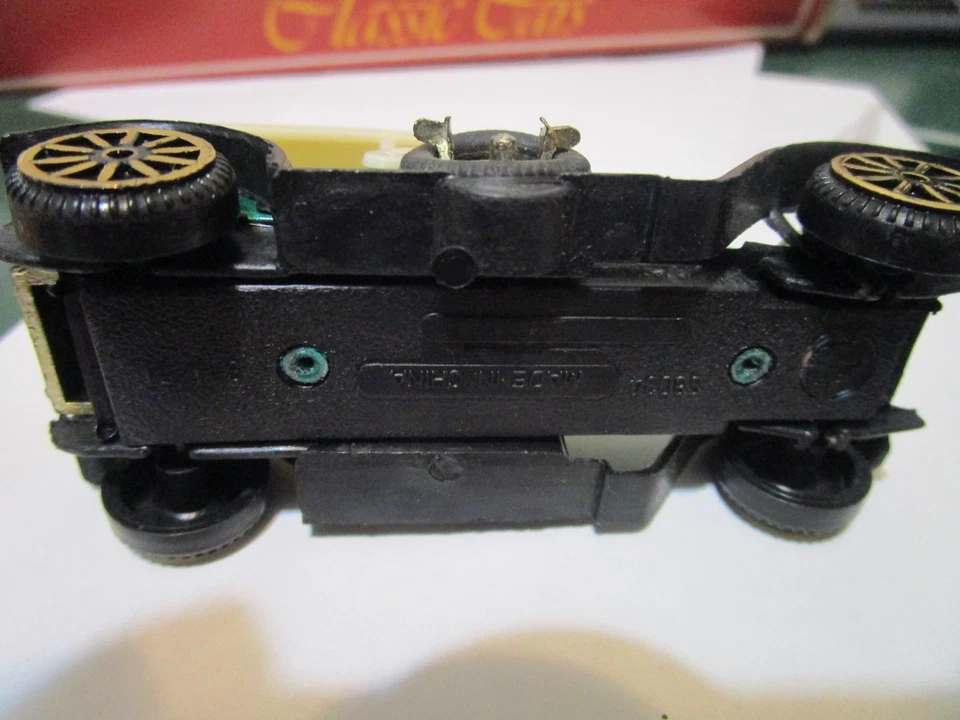 Matchbox Sized Car:   Made in China S1/51  S8034  White and Green - Image 3 of 4