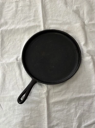 Griswold, no. 8  Cast Iron Griddle. Bisquit Pan Griddle Antique