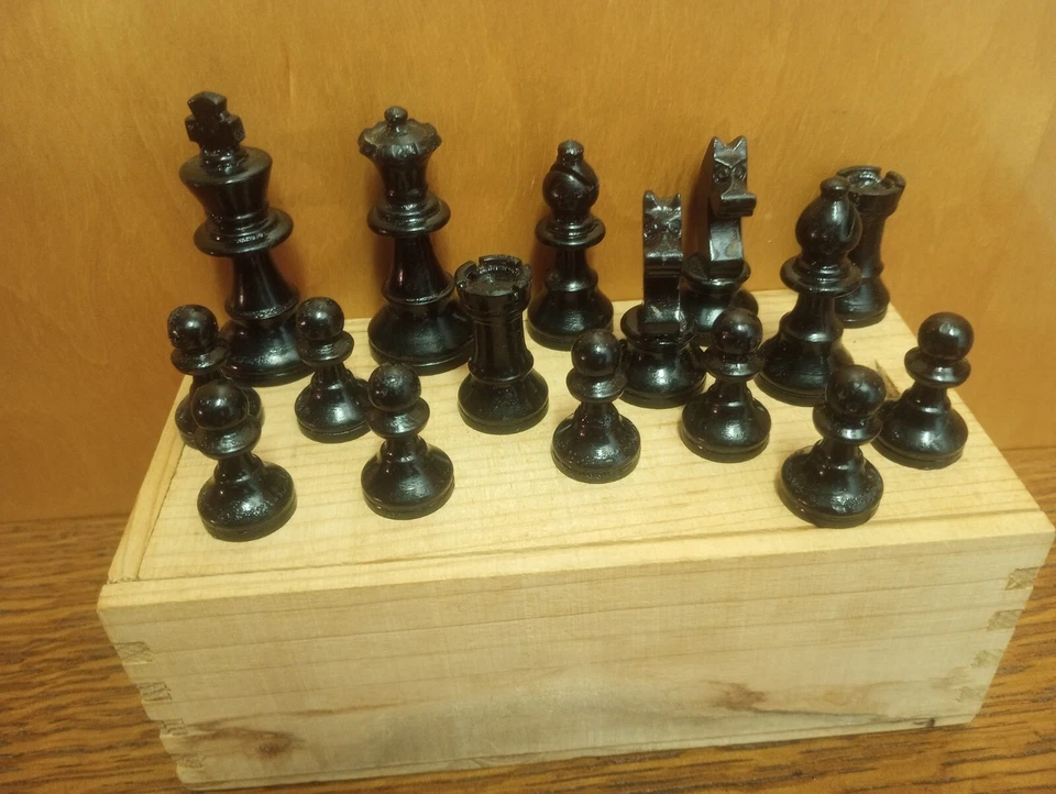 Vintage 1947 E.S. Juego de ajedrez Lowe tallado a mano en Francia con caja 61 mm King Foto 4 de 4