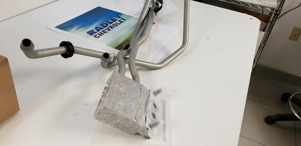 84424416 NUEVO TUBO ENFRIADOR DE ACEITE GM OEM CHEVROLET GMC CADILLAC BPB-6 Foto 3 de 4