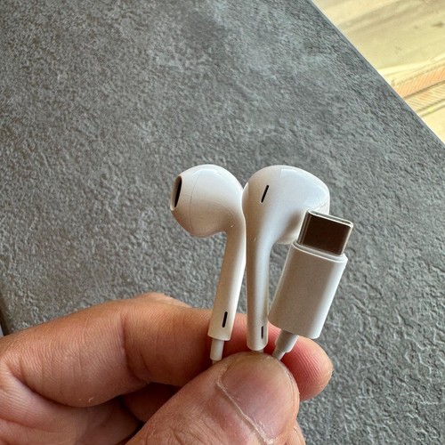 Genuine Apple iPhone 15 Pro 16 Pro Max 20W Mains Charger With Cable Headphones - 第 10/40 張圖片
