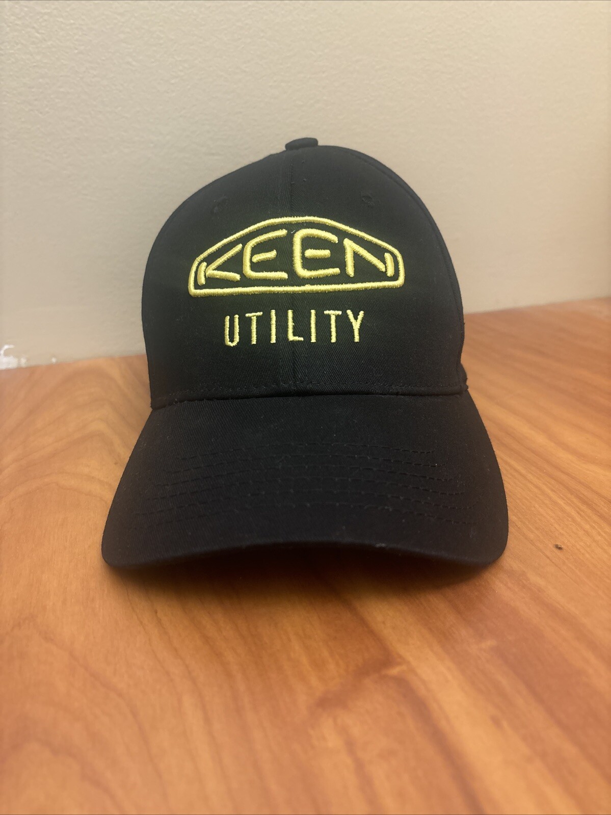 Cappello da baseball Keen Utility uomo nero giallo ricamato aderente uomo L XL camionista