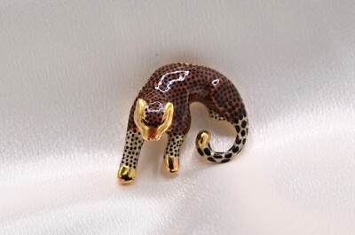 Emaillierter Gepard Anhänger in Gelbgold