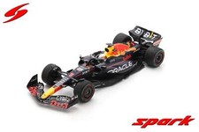 Spark 1/18 Red Bull Honda RB18 M. Verstappen - Winner Japanese Gp