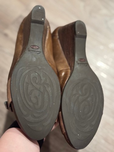Clark Artisan Air Wedge Shoe Brown, Women's size (7M) - Picture 2 of 2