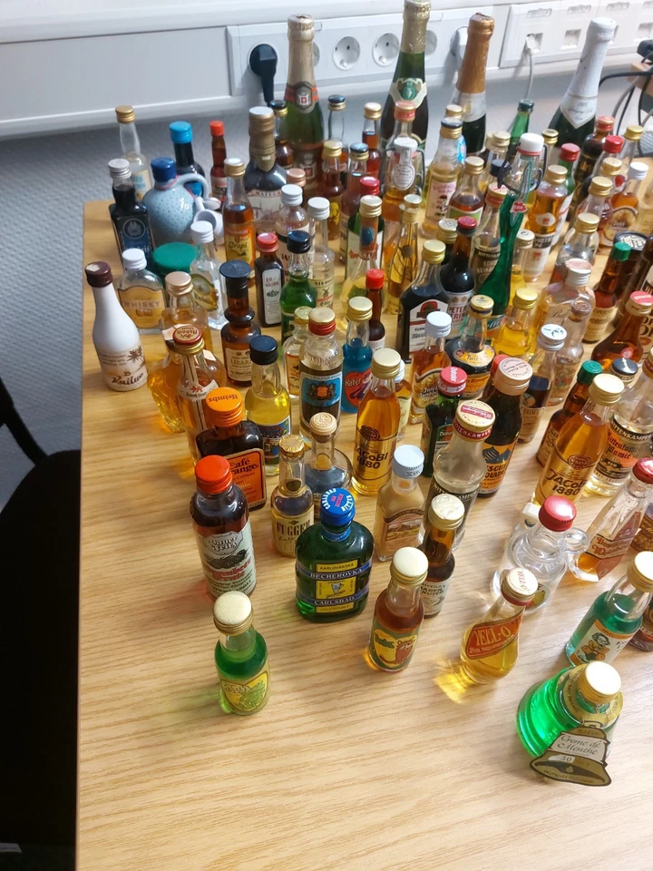 Miniatur Schnapsflaschen Sammlung 150 Stück Flaschen - Bild 4 von 4