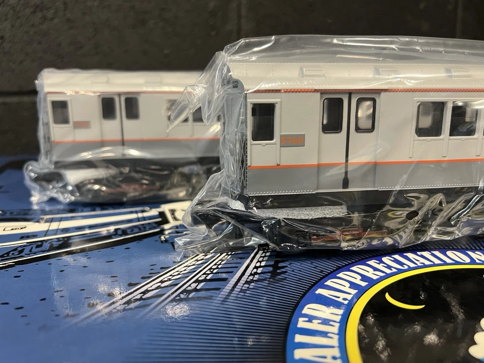 MTH Rail King 30-2373-3 Metro Transportation R-12  2-Car Non Powered Subway Set - Image 4 of 4