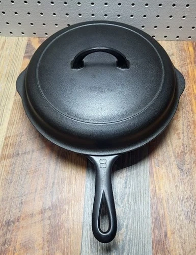 Griswold #8 704 Small Logo Cast Iron Skillet W/lid 1098B