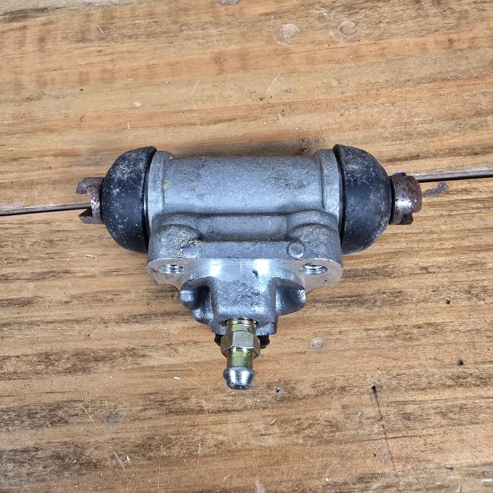 UBP WC37569 Rear Wheel Cylinder Fits 83-86 Nissan Pulsar Sentra 81-86 Stanza - Image 4 of 4