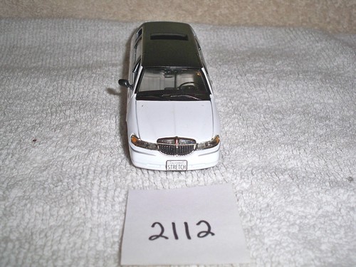 Sun Star 2000 Lincoln Town Car Stretch Limosine White Die Cast Car 1:43 Scale - Picture 2 of 6
