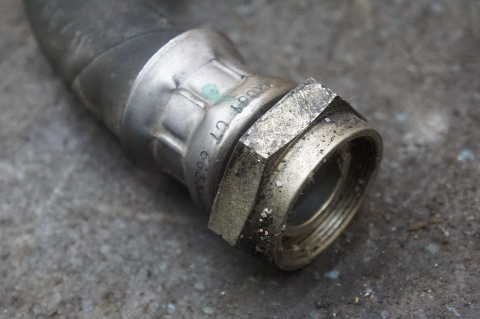 Termostato de aceite tanque depósito manguera línea 6g33-6k622-ab Aston Martin V8 Vantage 07 Foto 4 de 4