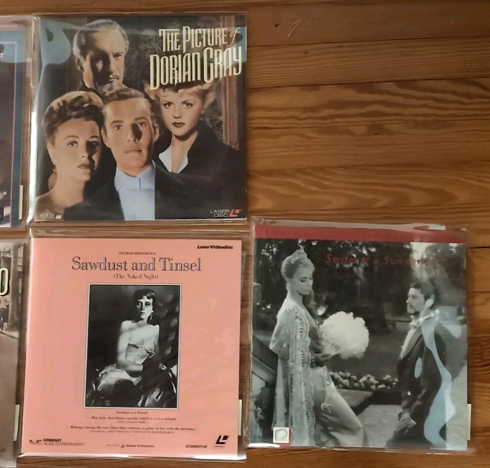 Lot Of 10 Laserdisc Classics Black And White Oliver Twist Dorian Gray  - Image 3 of 4