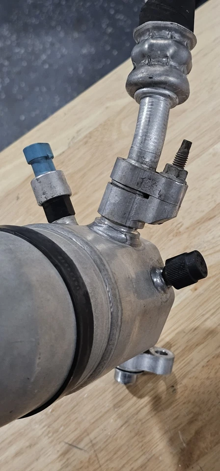 07-11 Chevrolet Silverado 1500 AC Drier Accumulator Canister OEM 15775801 - Image 2 of 4