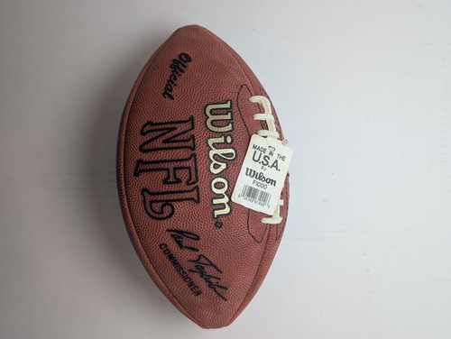 Mike Alstott #40 Signed Wilson NFL Football w/ Beckett COA & Display Case - Picture 5 of 6