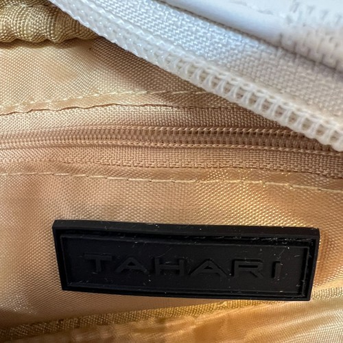 Bolso de mano Tahari E/W bandolera Delta Bone marfil blanco roto cuero sintético nuevo con etiquetas - Imagen 7 de 9