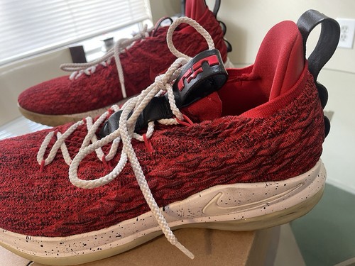 LeBron 15 Low University Red -SIZE 13. Nike. - 第 16/17 張圖片