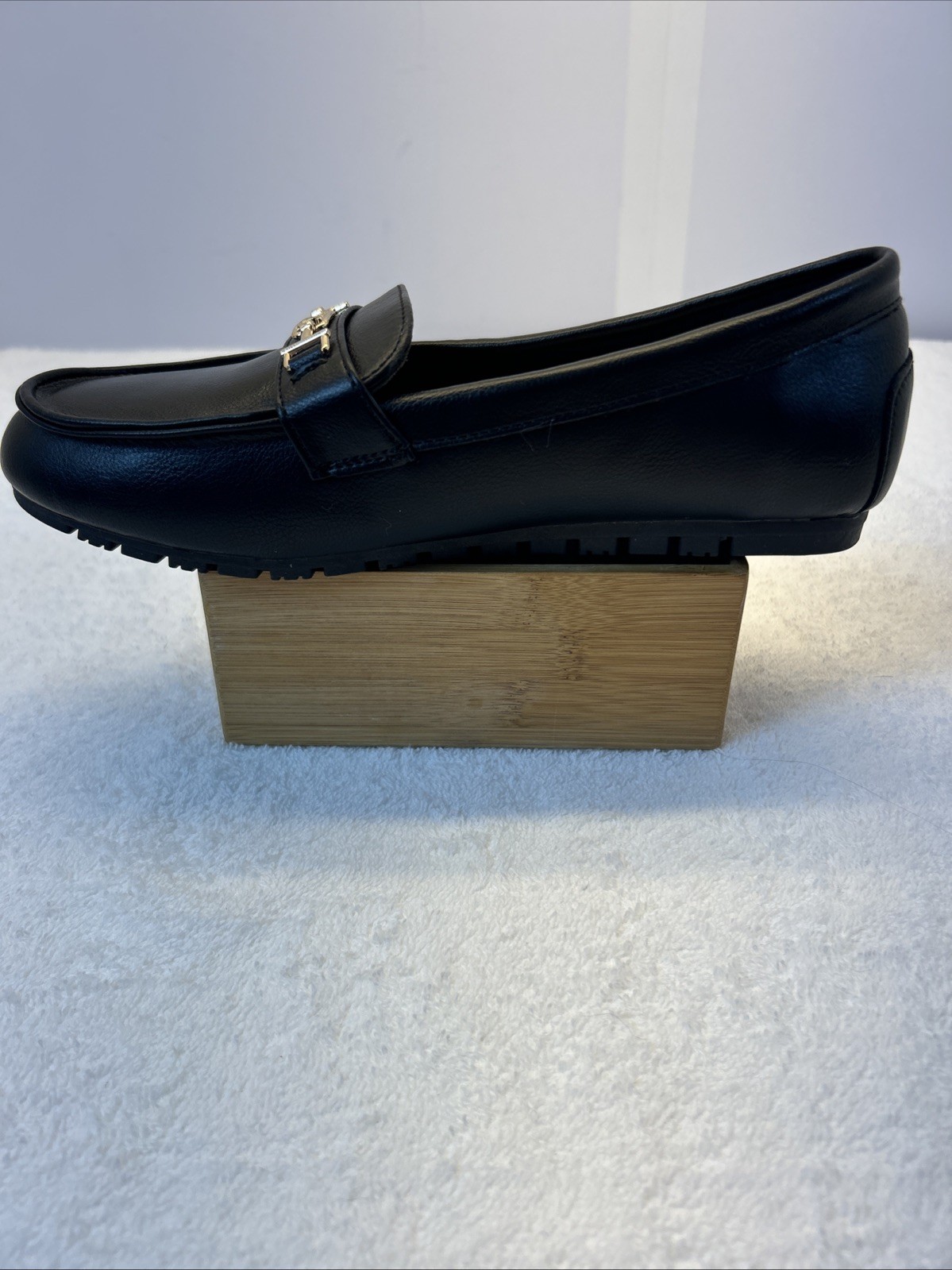 DeYashopin Loafer Shoes Slip On Black Gold Accent Women SZ 6.5 NEW in Box