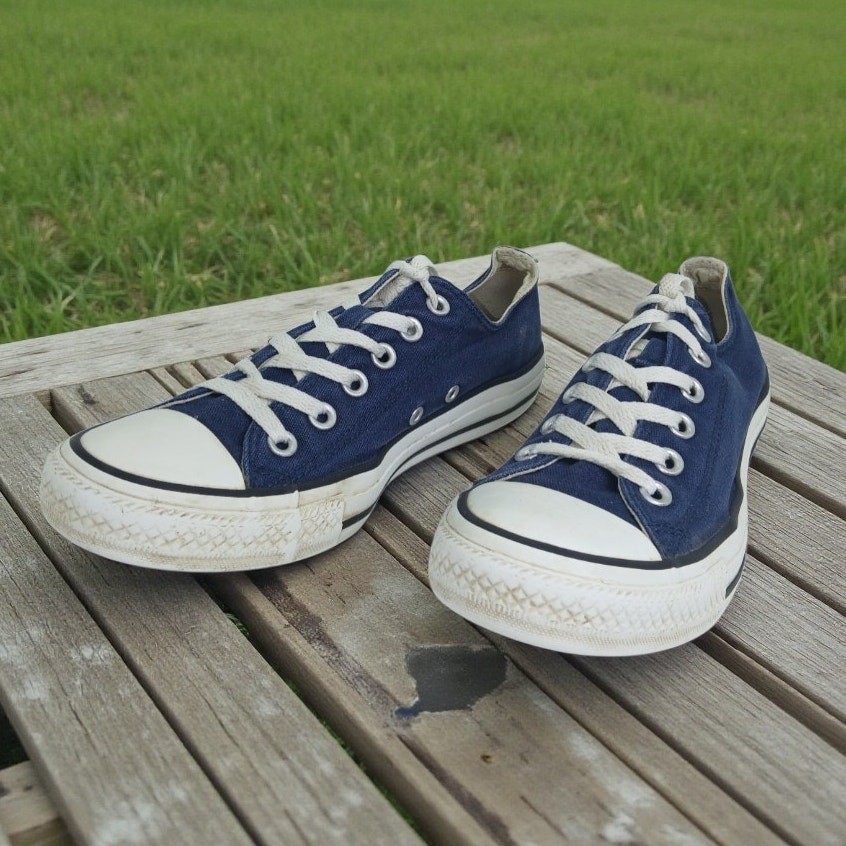 CONVERSE ALL STAR Womens Low-Cut Casual Dark Blue Sneakers - Size 8.5