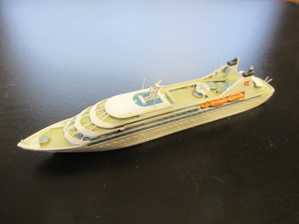 Holsatia Modell 31 Passagierschiff Royal Viking Queen 1:1250