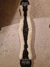Christ Sattelgurt, Lammfell, 75cm, anatomisch Kurzgurt, schwarz/natur, gebraucht