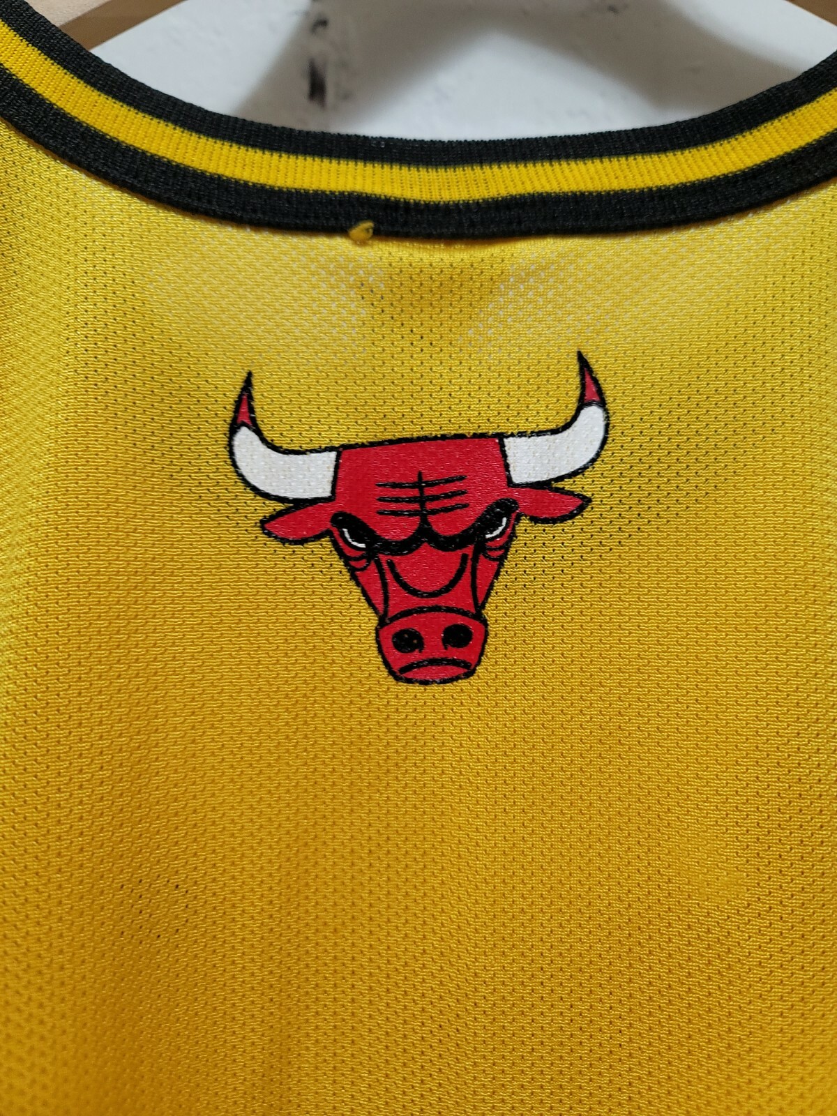 Vintage Kids Youth CHAMPION CHICAGO BULLS Basketball Jersey Yellow XL