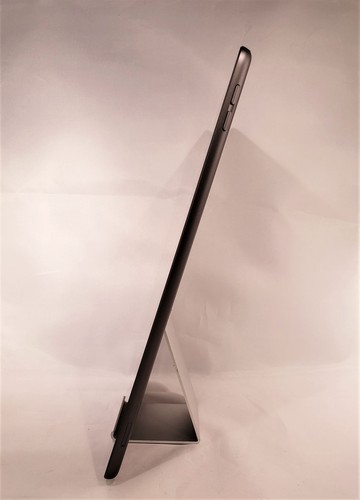 Apple iPad 7th Generation 128GB Space Gray Unlocked Very Good Condition - Afbeelding 7 van 9