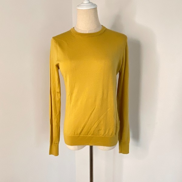Uniqlo Gold Yellow Mustard Women Crew Neck Jumper Lightweight 100% Wool Size S