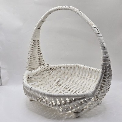 VTG Woven Octagon White Wicker Basket with Handle Cottage Core Shabby Chic 9''W