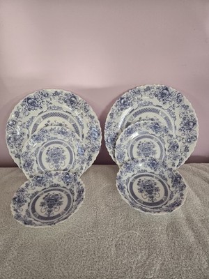 Arcopal Honorine Vintage 6 Piece Dinnerware Set Blue Floral  Made I France