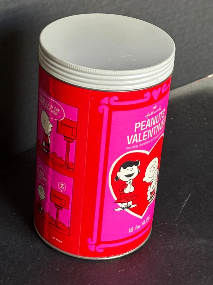 Tarjeta de colección 1960 Día de San Valentín Snoopy Peanuts Charlie Brown Lucy lata sin tarjetas Foto 2 de 4