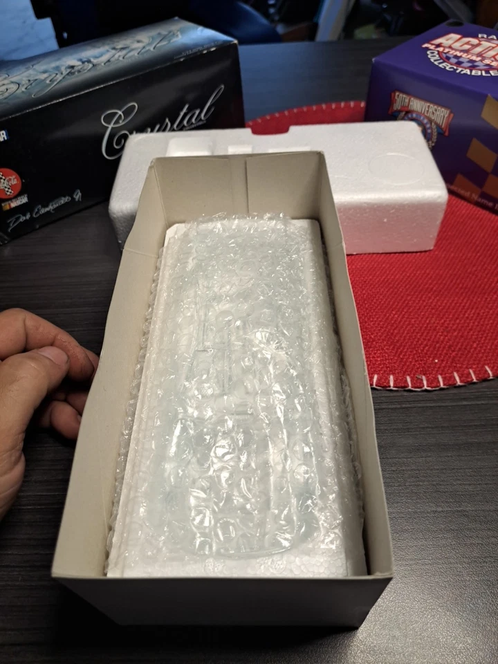 1998 1:24 DALE GAINHARDT JR CRISTAL #1 COCA COLA CARRO URSO POLAR (KW1023-554) - Imagem 3 de 4