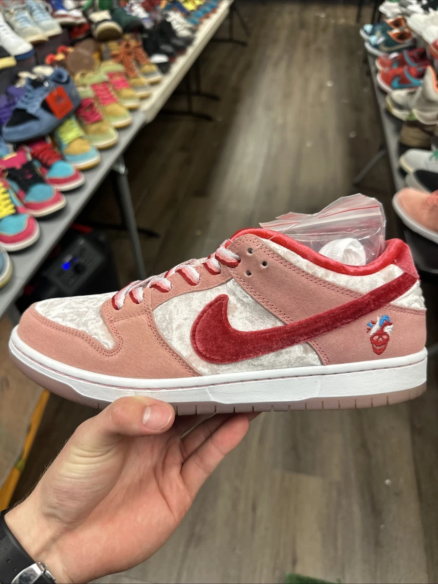 Nike StrangeLove x Dunk SB Special Box Low Valentine's Day for