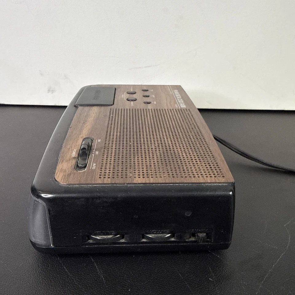 VTG Emerson FM/AM Digital Clock Radio AK2720 WoodGrain Missing Batt Cover Tested - Image 3 of 4