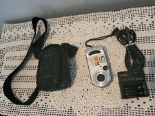 Sony Cyber-shot DSC-P71 Digital Camera 3.2MP Optical 3x Zoom 16MB Memory W/ Case