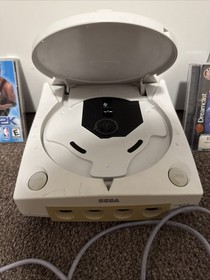 Sega Dreamcast Console, 2 Controllers,nba 2k1, nba 2k2 with hdmi cable cord