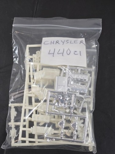 Chrysler 440ci V8 Model Engine Kit Unassembled Plastic & Chrome Parts Hobby
