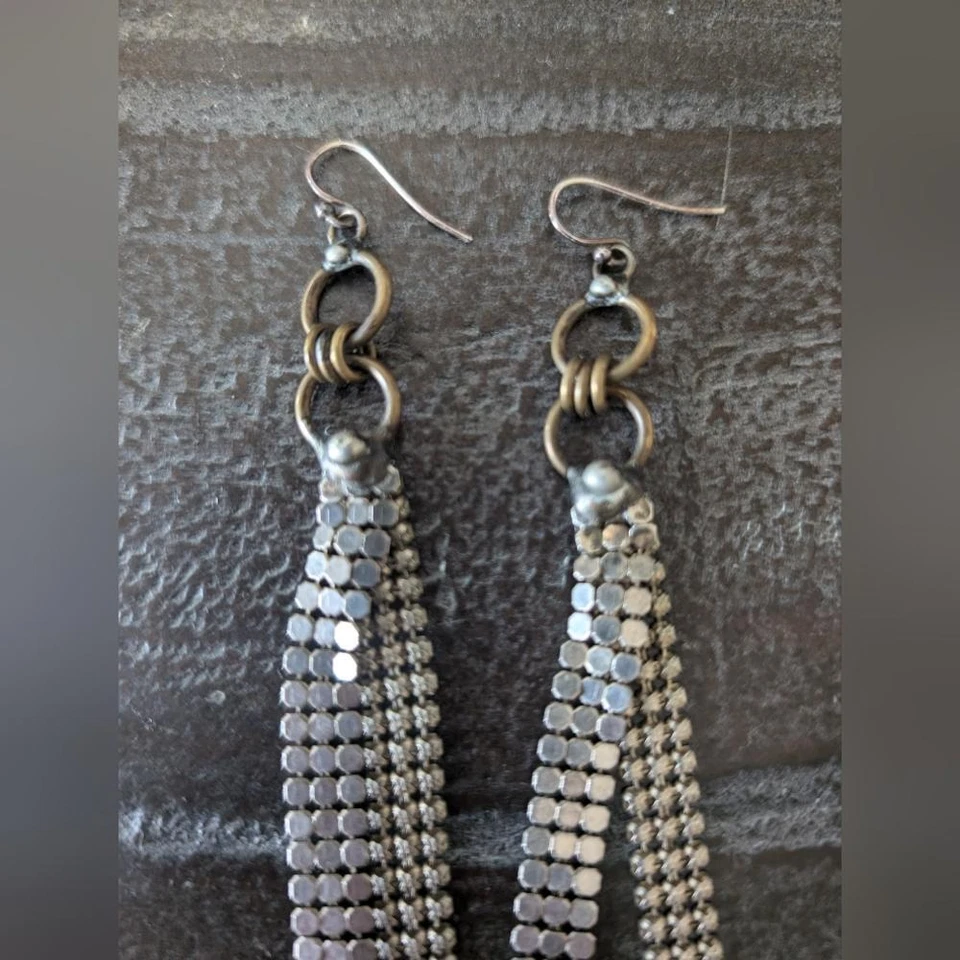 Pendientes Mikal Winn Free People de malla de metal y plata mezclados Foto 3 de 3