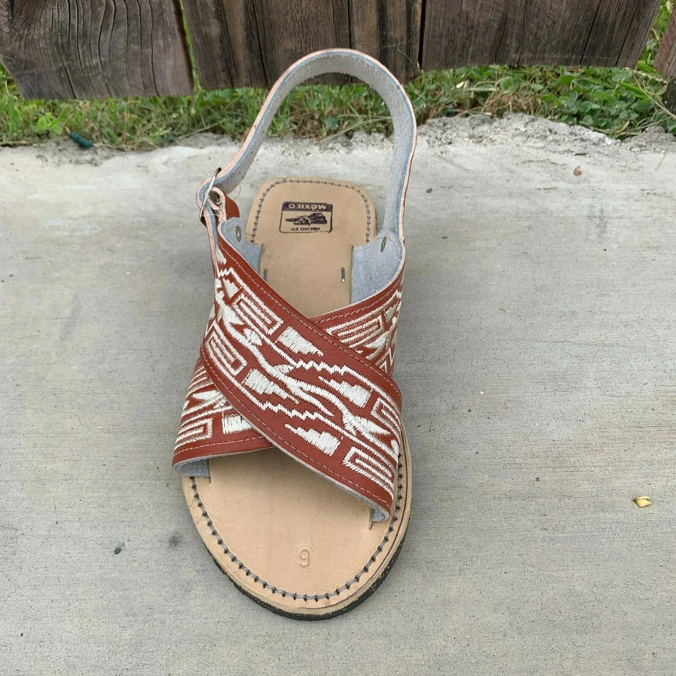 SANDALIAS MEXICANAS DE CUERO BORDADAS HURACHE CRUZADO BORDADO MEXICANO PARA HOMBRE Foto 2 de 4