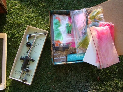 FLY TYING Fishing lot Vise hooks material thread tools Feathers Hackles ETC