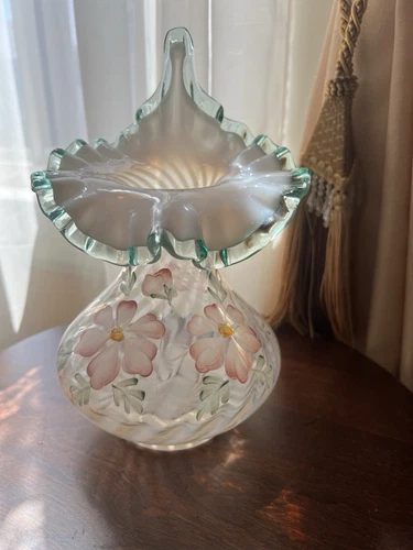 Vintage Fenton Meadow Beauty Jack In The Pulpit French Opal Swirl Crested Vase