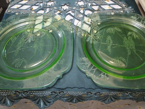 1 Federal Glass Parrot, Sylvan Green Dinner Plates, 9" Diam, Exc. Cond.